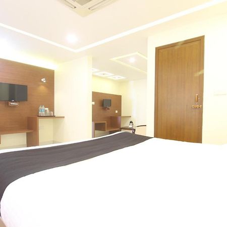 Divines Business Hotel Kuzhittura Екстер'єр фото